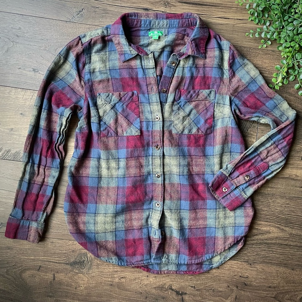 Organic Cotton Pretty blue and berry colored flannel medium Shirt Fall